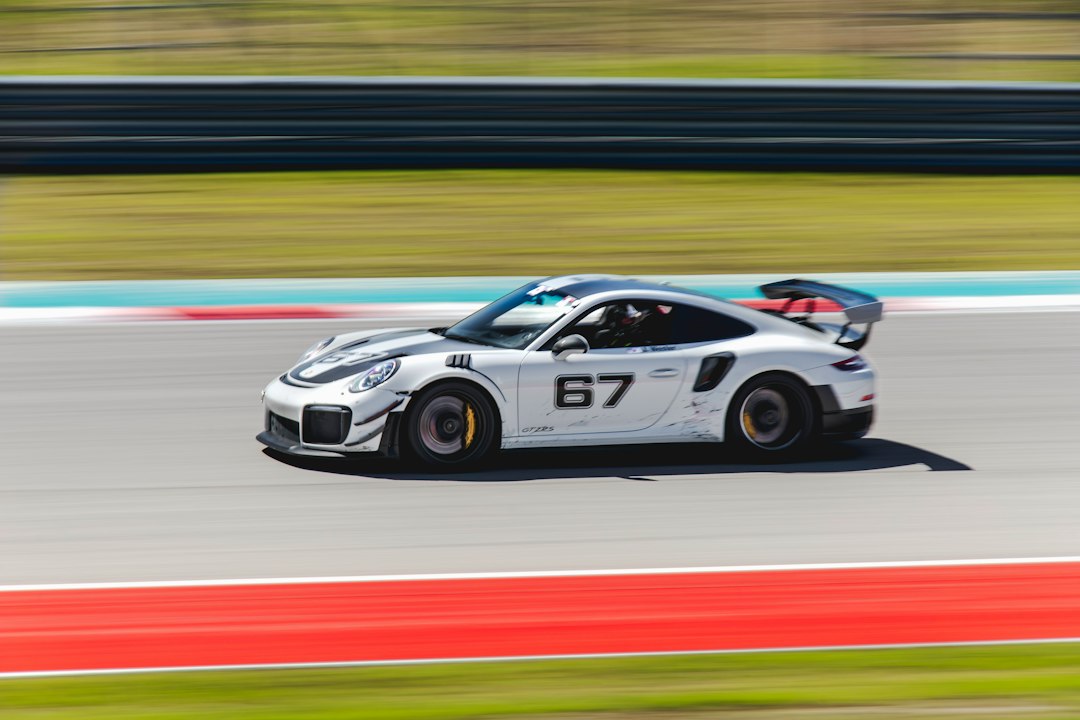 Bil og Motorsport: En Reise i Kjøreglede og Spenning